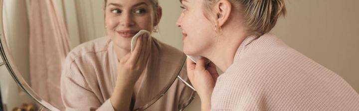 Avon ujawnia kluczowe trendy w beauty: promiennie wyglądająca skóra, troska o środowisko i well-being